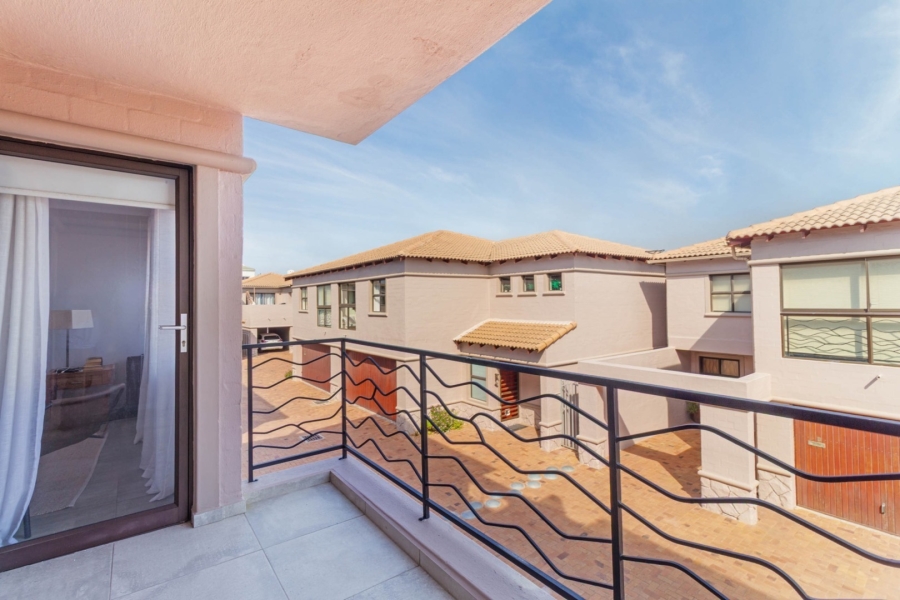 To Let 3 Bedroom Property for Rent in Bloubergstrand Western Cape